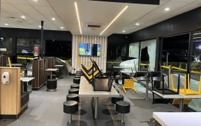 A McDonald's restaurant in Auckland's Mount Roskill has had most of its glass windows smashed in a robbery overnight by seven teenagers. 
The police say seven offenders aged between 16 and 18 have been arrested and will appear in Auckland Youth Court on Tuesday.