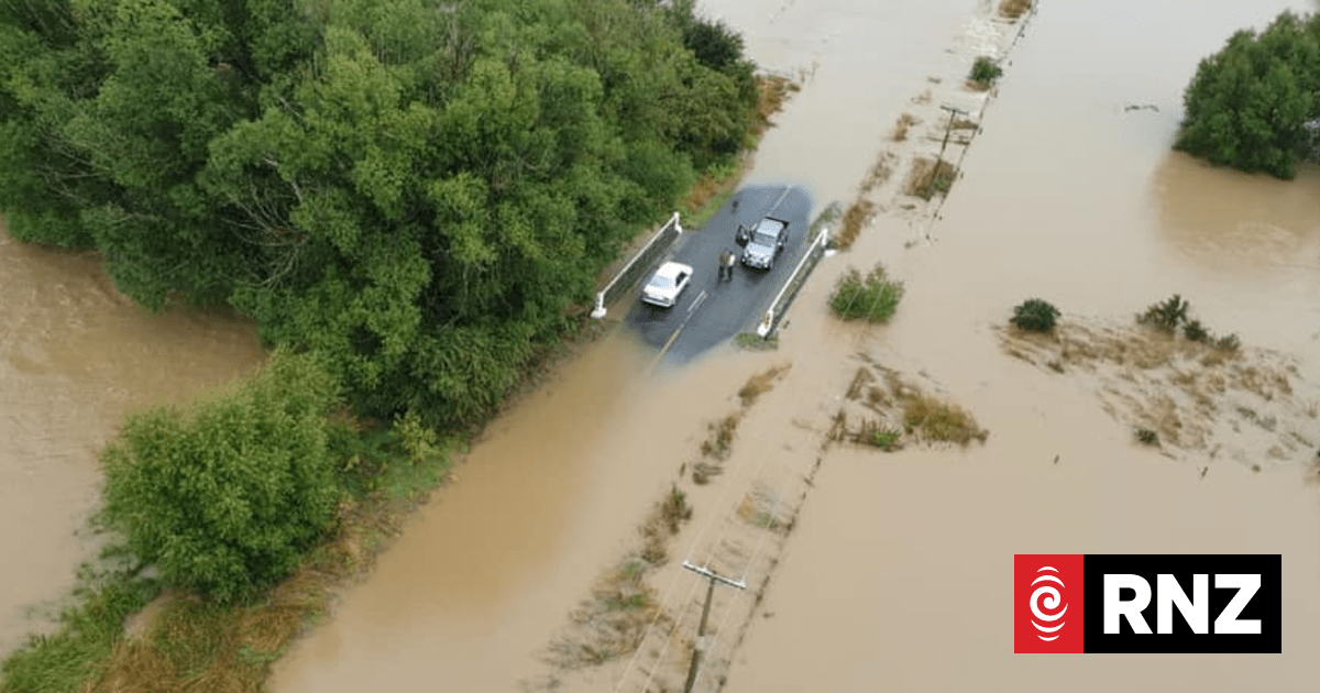 State of Emergency as constant rain floods in Southland | RNZ