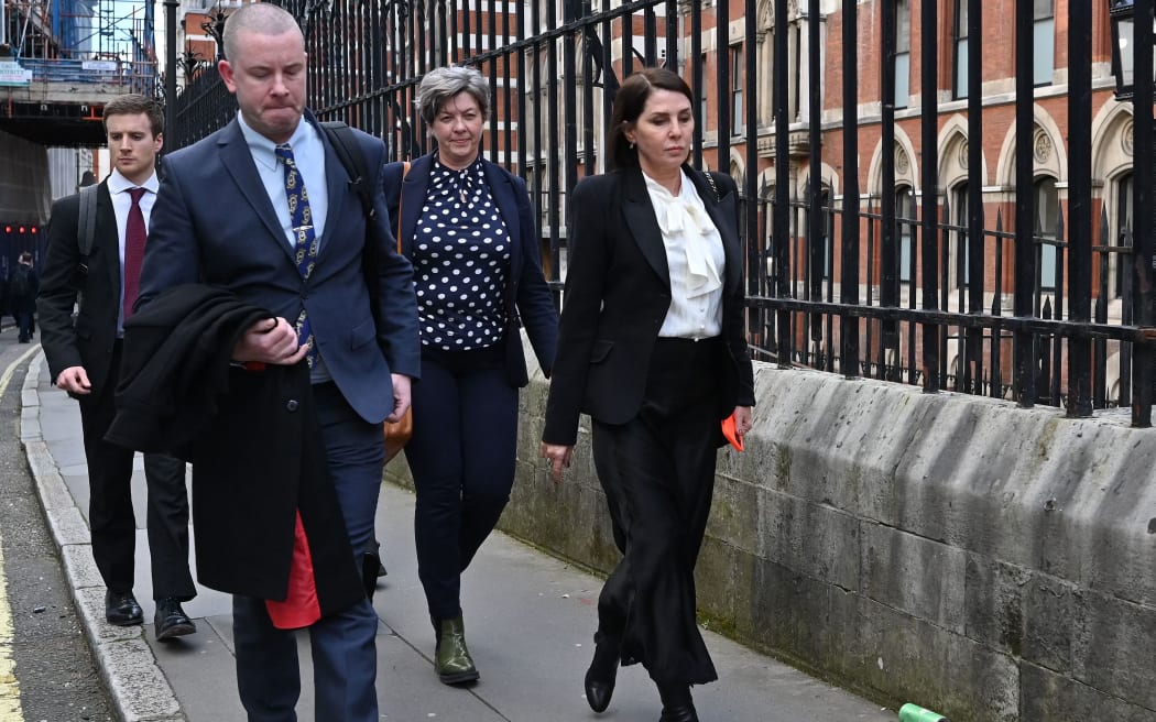 English actress and fashion designer Sadie Frost (R) leaves from the Royal Courts of Justice, Britain's High Court, in central London on March 27, 2023. - Prince Harry and pop superstar Elton John appeared at a London court Monday, delivering a high-profile jolt to a privacy claim launched by celebrities and other figures against a newspaper publisher. The publisher of the Daily Mail, Associated Newspapers (ANL), is trying to end the high court claims brought over alleged unlawful activity at its titles. (Photo by JUSTIN TALLIS / AFP)