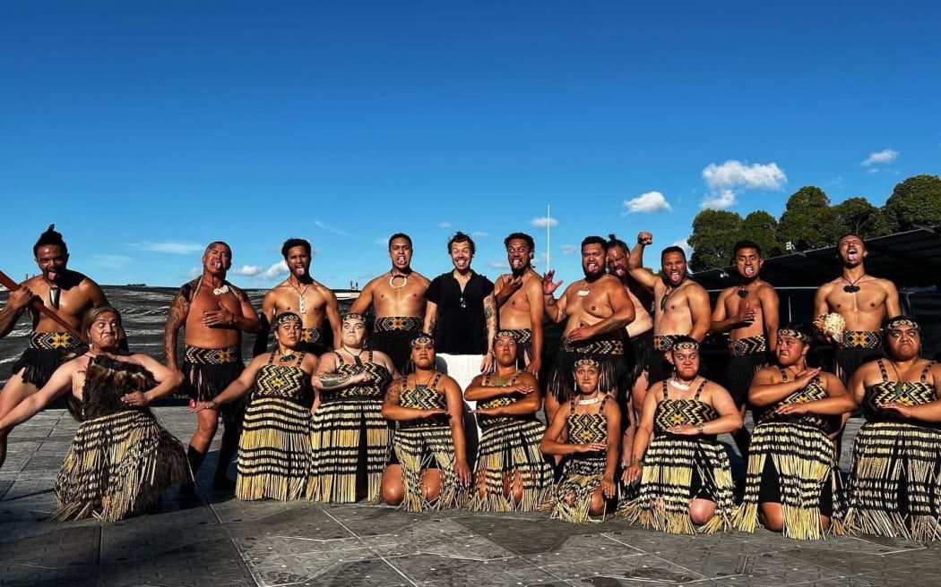 Before his show Harry Styles spent time with Te Matatini finalists Angitū.