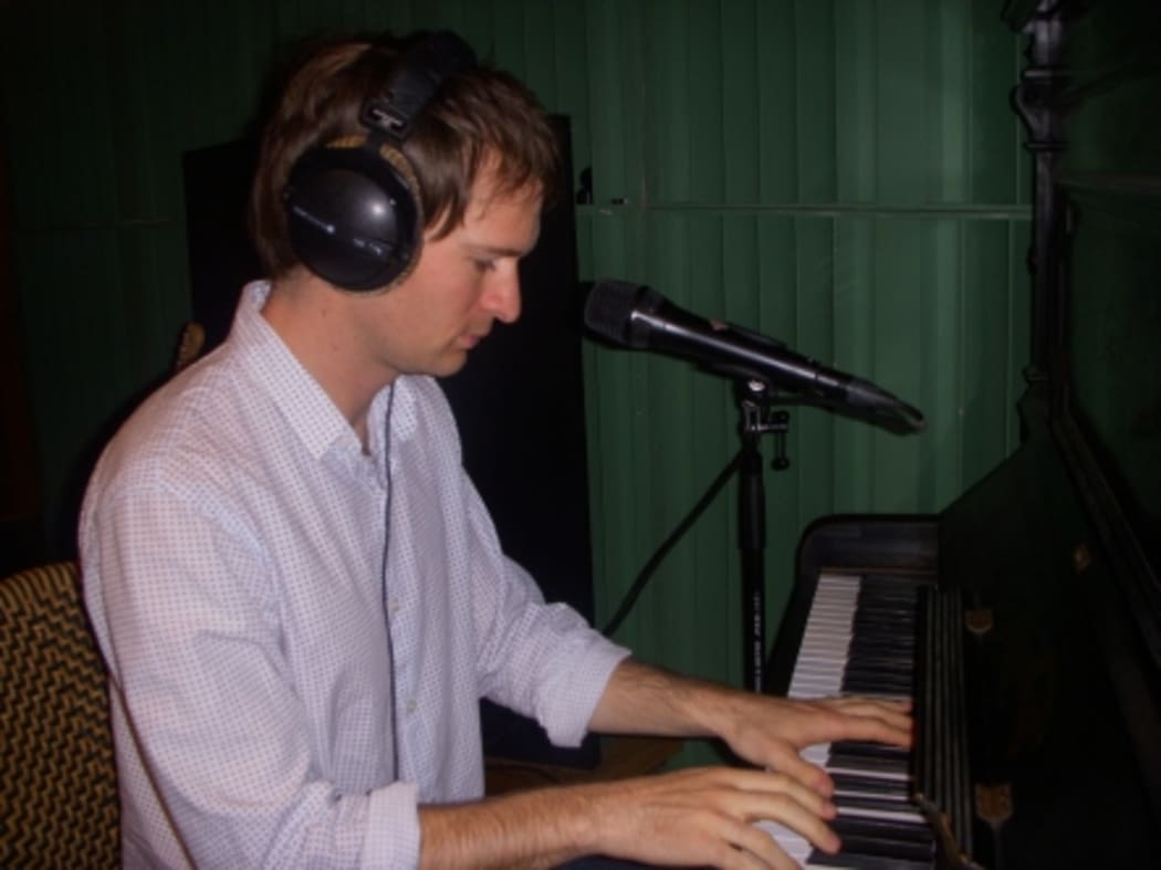 Keoghan RH Sesh Andrew Keoghan