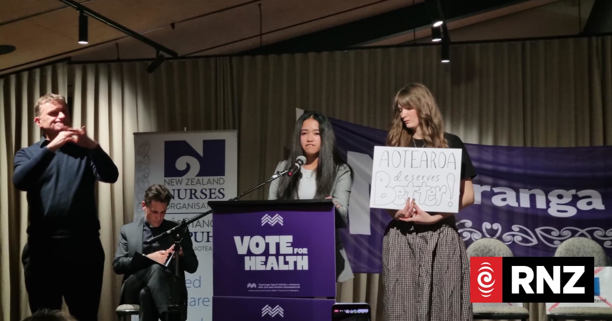 North Shore residents show support for nurses at public meeting