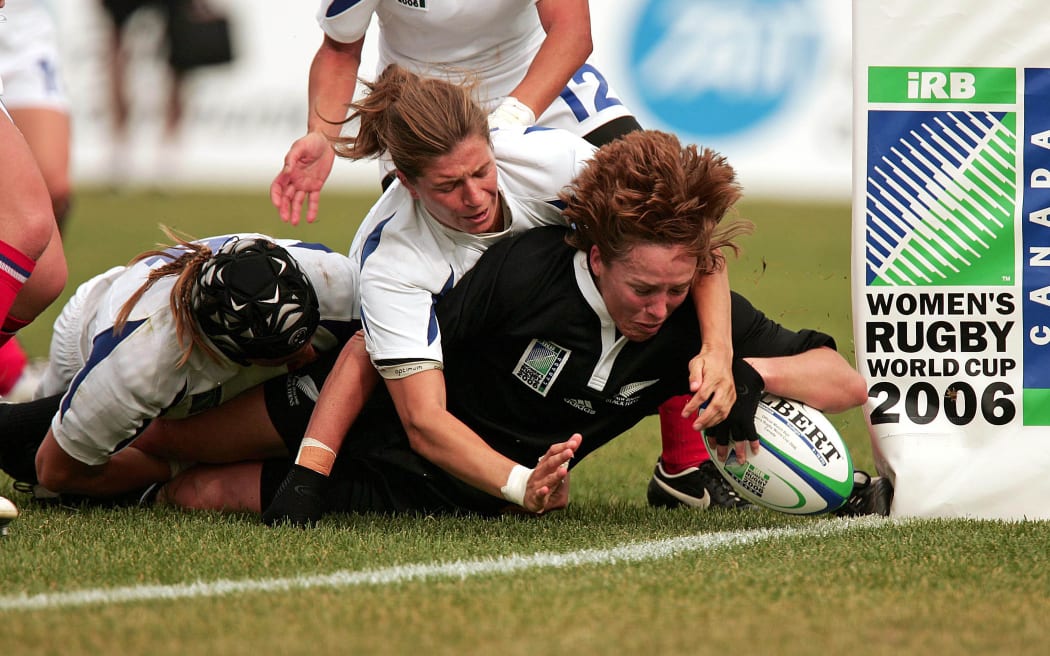 Black Ferns Anna Richards scores a try at the semi final of the Womens Rugby World Cup between New Zealand and France at Ellerslie Rugby Park, Edmonton, Canada on Tuesday 12 September 2006.