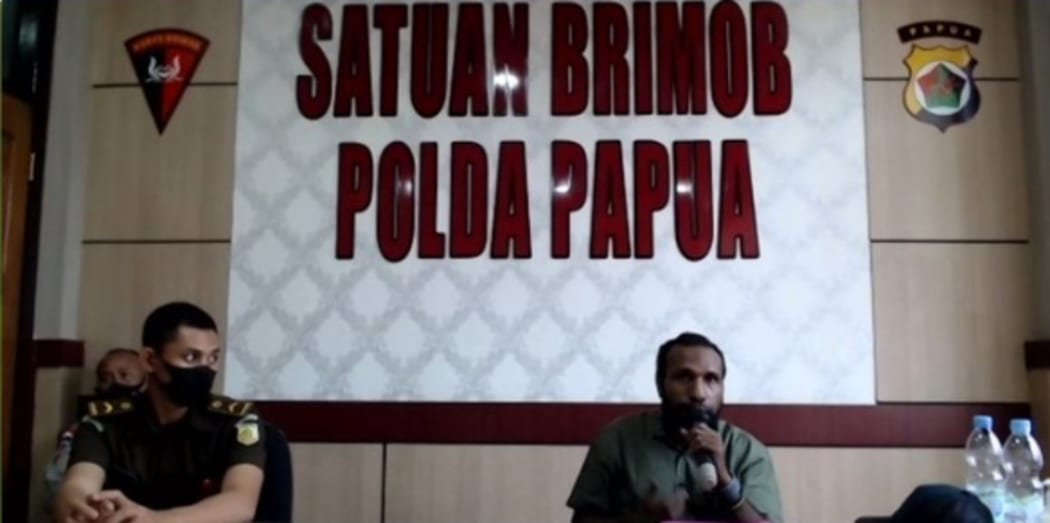 West Papuan pro-independence activist Victor Yeimo was brought to his treason trial under strict guard of Indonesian paramilitary police.