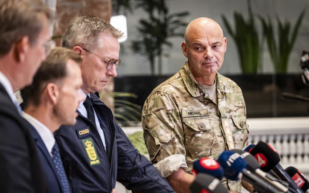 (L-R) Denmark's Defence Minister Troels Lund Poulsen, Denmark's Minister of Justice Peter Hummelgaard, Denmark's National Police Chief Thorkild Fogde and Denmark's Chief of Defence Michael Hyldgaard hold a press conference on the recent drone activities at several airports in Denmark, at the Ministry of Defence in Copenhagen on September 25, 2025. Drone flights that caused Danish airports to close on two nights this week were a systematic and hybrid operation by a "professional actor," the country's defence minister said. (Photo by Emil Nicolai Helms / Ritzau Scanpix / AFP) / Denmark OUT / DENMARK OUT / DENMARK OUT