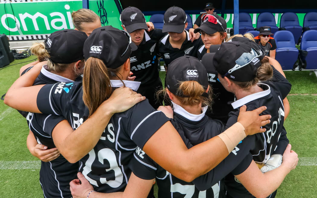 White Ferns team huddle.