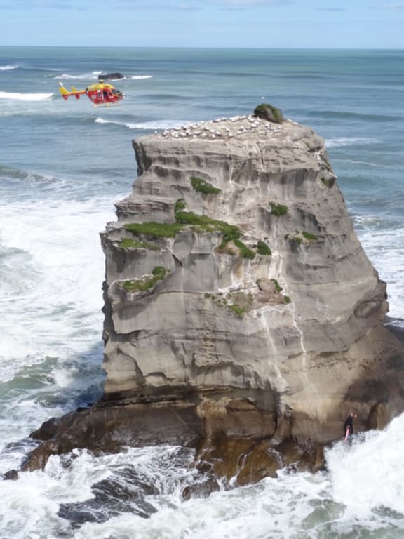 Gold award winner Peter Baltus trying to reach the trapped surfer.