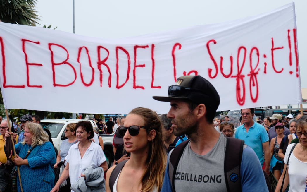 Noumea march against blockades and violence