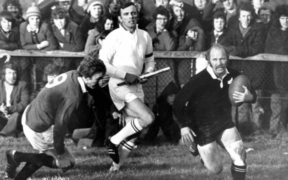 Sid Going scores against Connacht at Galway Showground, 1974.