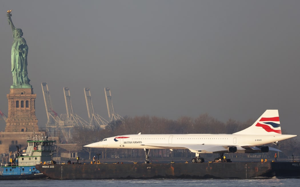 Concorde makes journey along New York's Hudson River