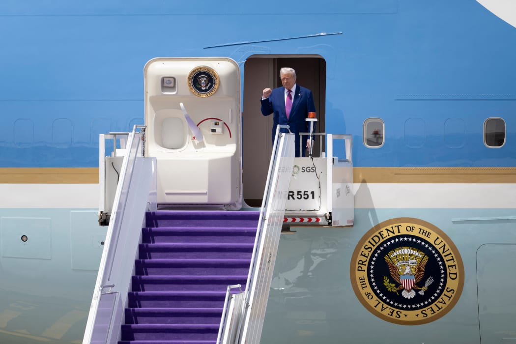 Converting luxury jet gifted to Trump into Air Force One could cost  hundreds of millions | RNZ News