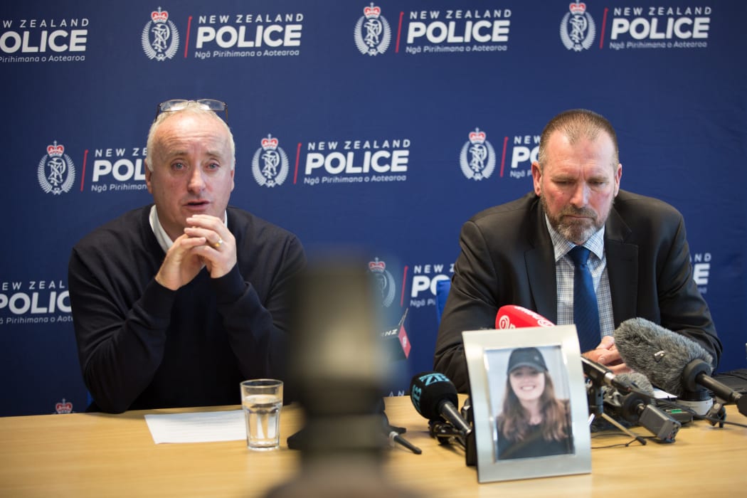 David Millane (L), father of missing tourist Grace Millane, and Detective Inspector Scott Beard.