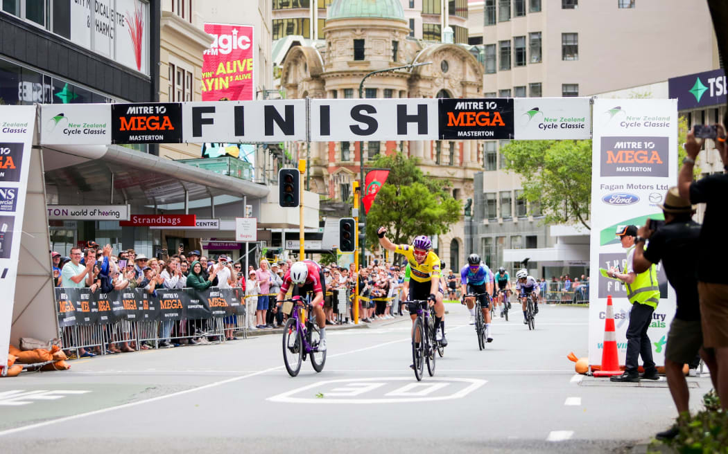 NZ National team's Aaron Gate wins stage five and the tour yellow jersey. Lambton Quay Criterium - Stage Five of the 2024 NZ Cycle Classic UCI Oceania Tour in Wairarapa, New Zealand on Saturday, 14 January 2024. Photo: Dave Lintott / lintottphoto.co.nz