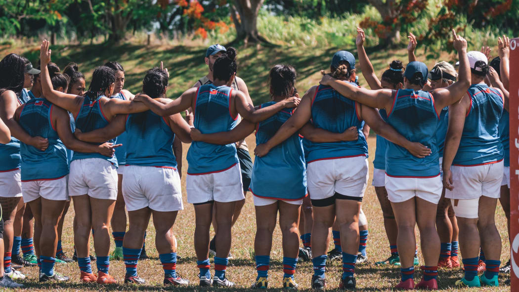 The Manusina team huddle up during training.