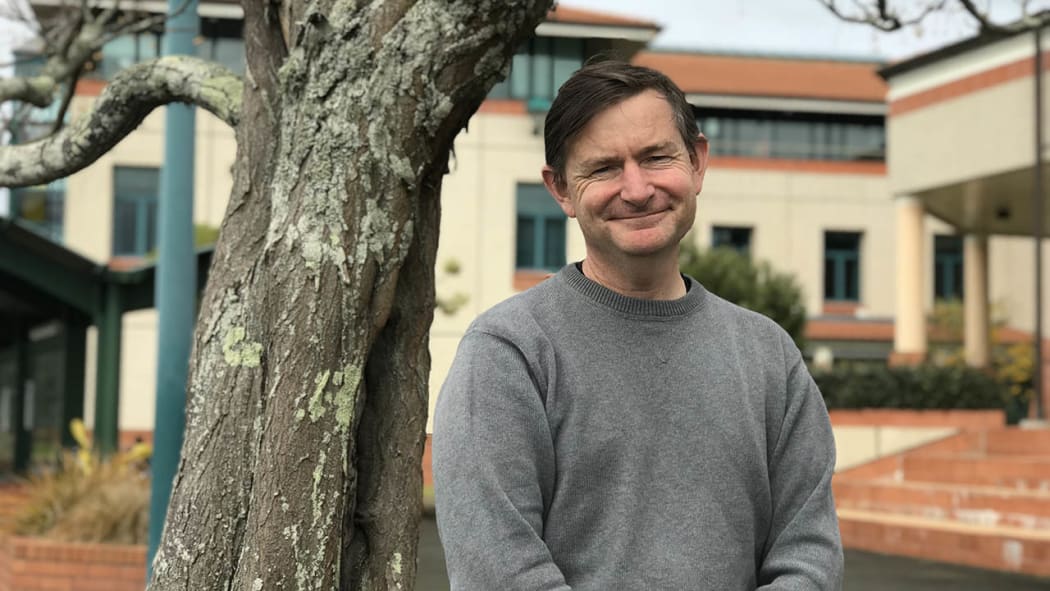 Associate Professor Grant Searchfield