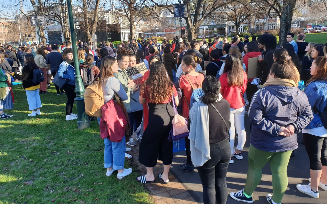 Supporters in Dunedin call for the government to step in and protect Ihumātao.