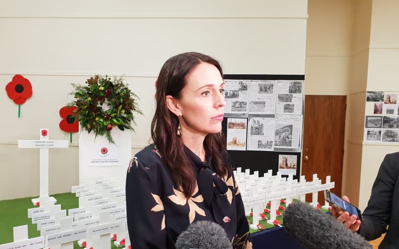PM meets with families of Erebus victims | RNZ