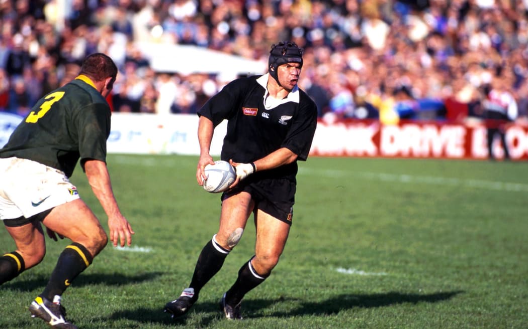 Michael Jones playing for the All Blacks in 1998.