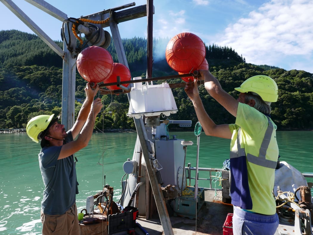 Diving Services crew prepare a high-frequency vibra-corer sampler aboard the boat ‘Pelorus’ at Mahau Sound, in the Pelorus Sound.