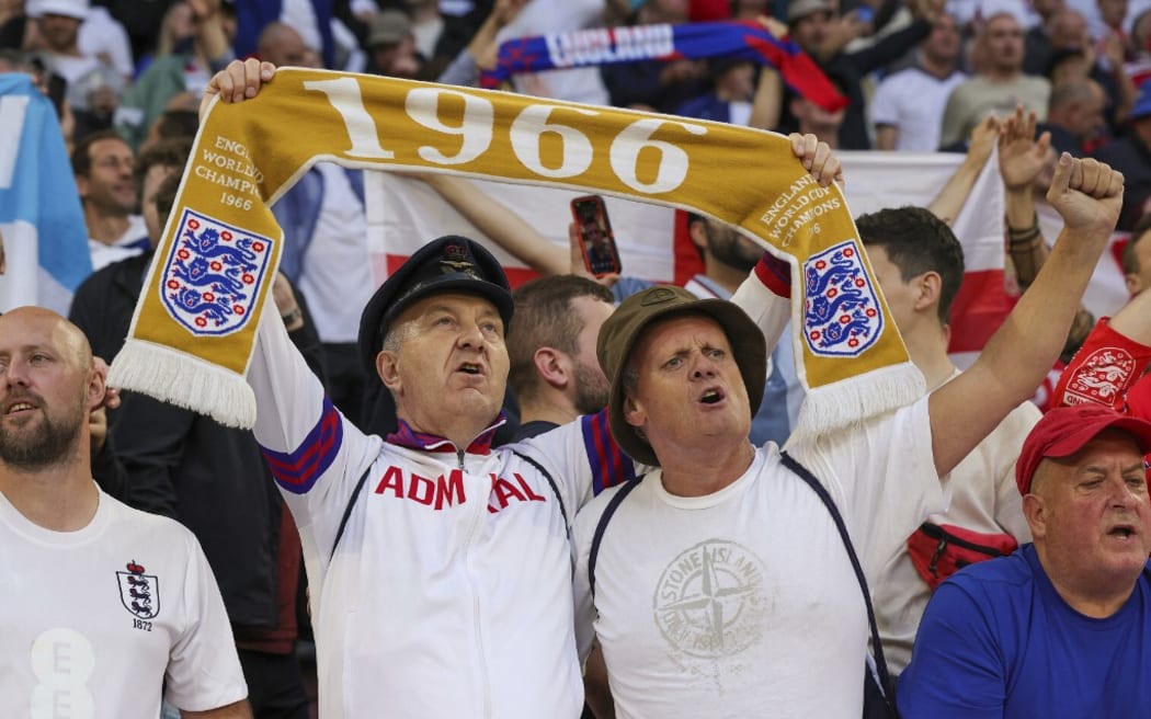 firo : 16.06.2024, Football Football: UEFA EURO 2024, EM, European Championship 2024, group stage, M05, Match 05, Serbia - England Fans England with scarf, with inscription 1966 World Champion (Photo by Ralf Ibing / firo Sportphoto / dpa Picture-Alliance via AFP)