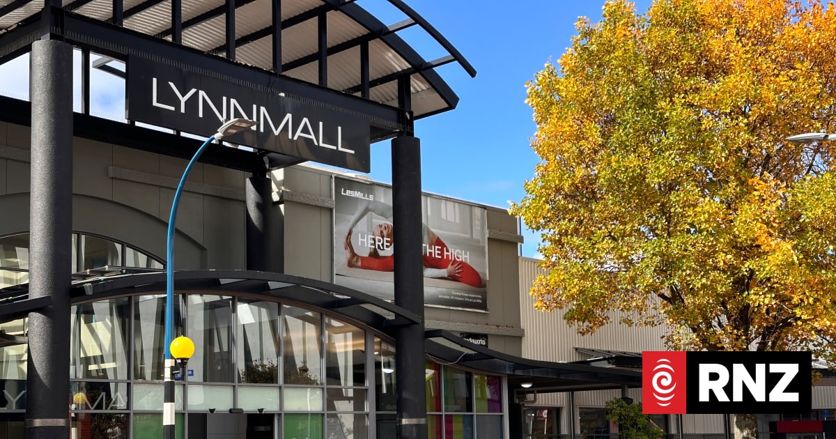 Man reportedly seen covered in blood, screams heard after incident at Auckland's LynnMall