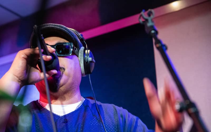 Watch: Che Fu performs 'Chains' with live horns: 'I'm really happy to ...