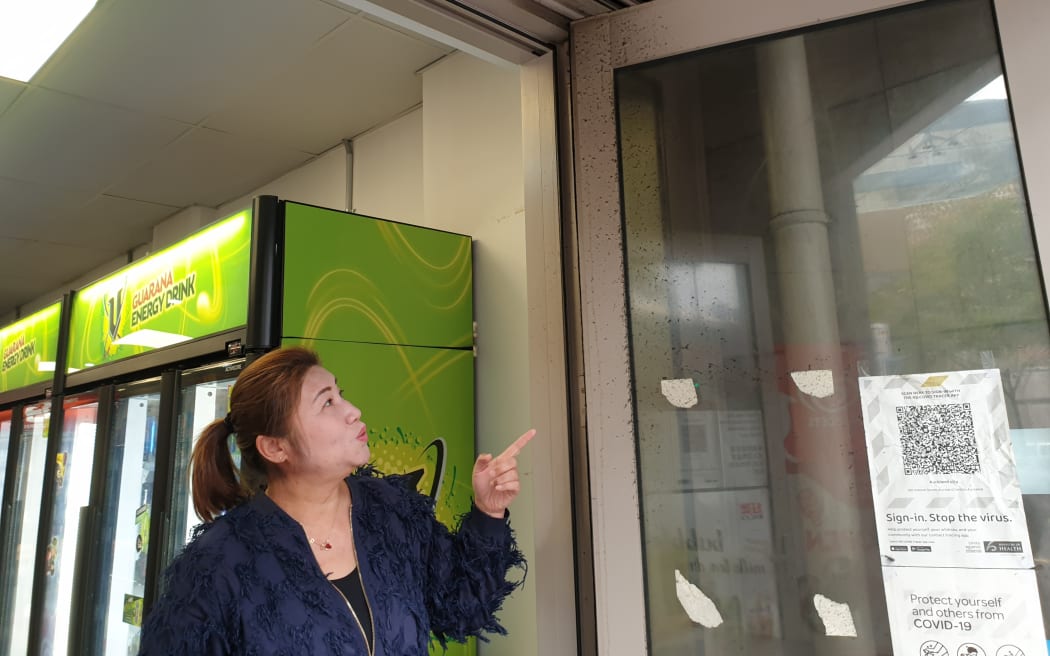 The glass door is covered by grease.