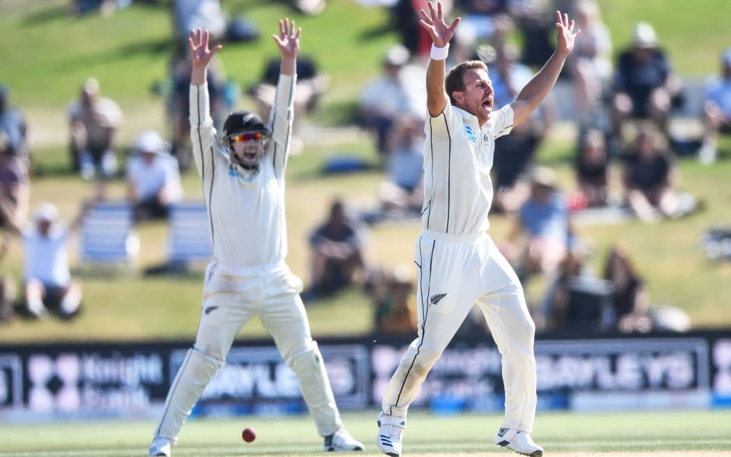Black Caps Neil Wagner appeals successfully to trap Stuart Broad LBW to get the final wicket and win the test on Day 5.