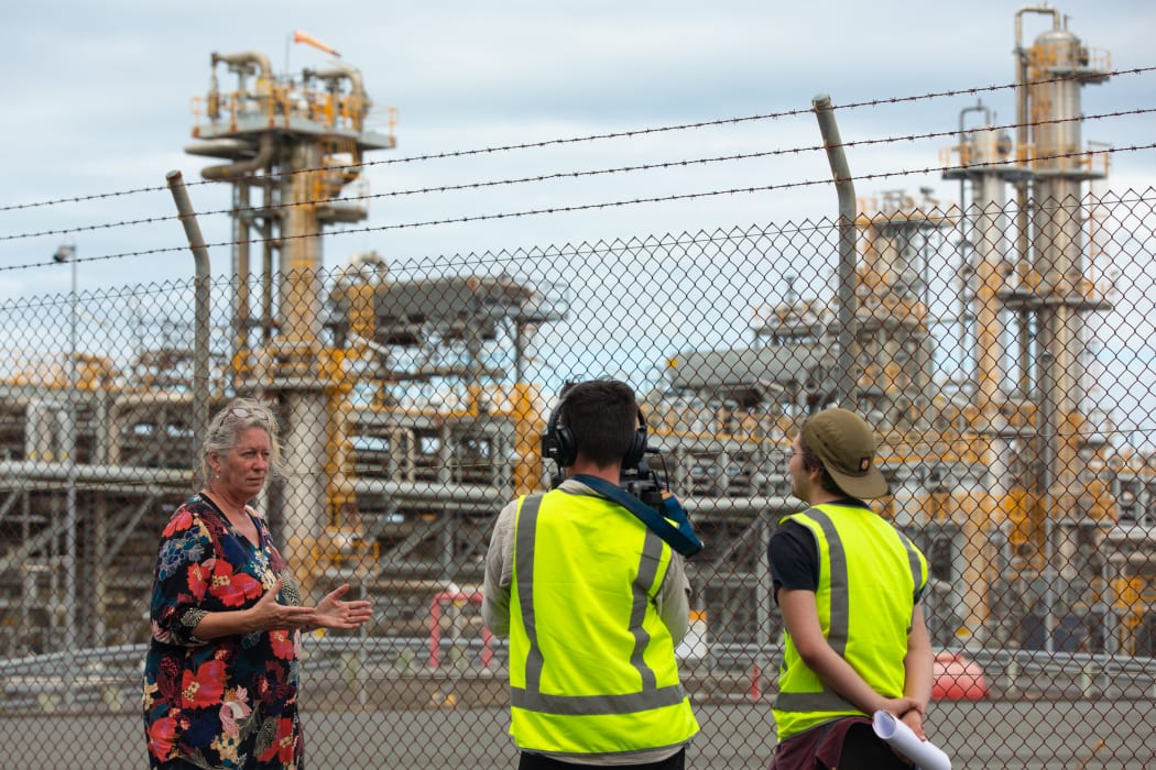 A Fracking Tour of Taranaki / Someday Stories 05 - 01