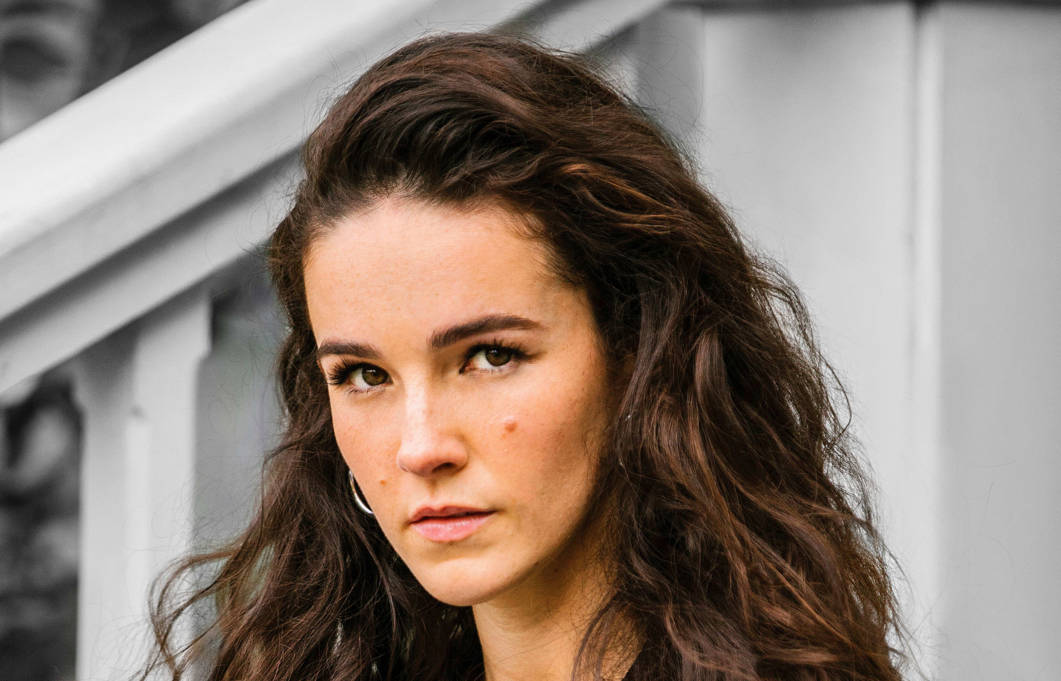 New Zealand musician Robinson has covered the Split Enz track How Can I Resist Her?