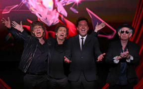 (L-R) Mick Jagger, Ron Wood and Keith Richards of legendary British rock band, The Rolling Stones pose on stage with US comedian Jimmy Fallon (2R) during a launch event for their new album, "Hackney Diamonds" at Hackney Empire in London on September 6, 2023, their first album of original material since 2005. The Rolling Stones will on Wednesday, September 6, reveal details of "Hackney Diamonds", the band's first studio album of new music since 2005, at a launch event in east London. (Photo by Daniel LEAL / AFP)
