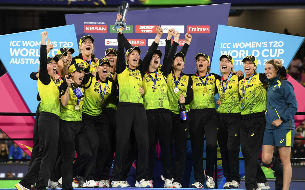 Australia's captain Meg Lanning (C) and the teammates celebrate with the winning trophy of Twenty20 women's cricket World Cup after beating India in the final in Melbourne on March 8, 2020.