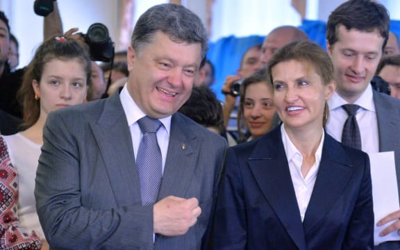 Ukrainian presidential candidate Petro Poroshenko and his wife Marina cast their votes at a polling station in Kiev.