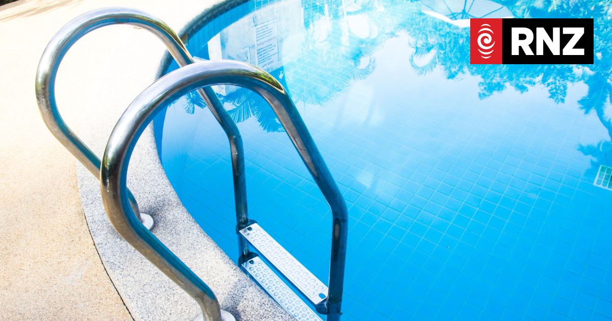 Father and grandfather drown in rescue of child in pool on Gold Coast - Vimarsana News
