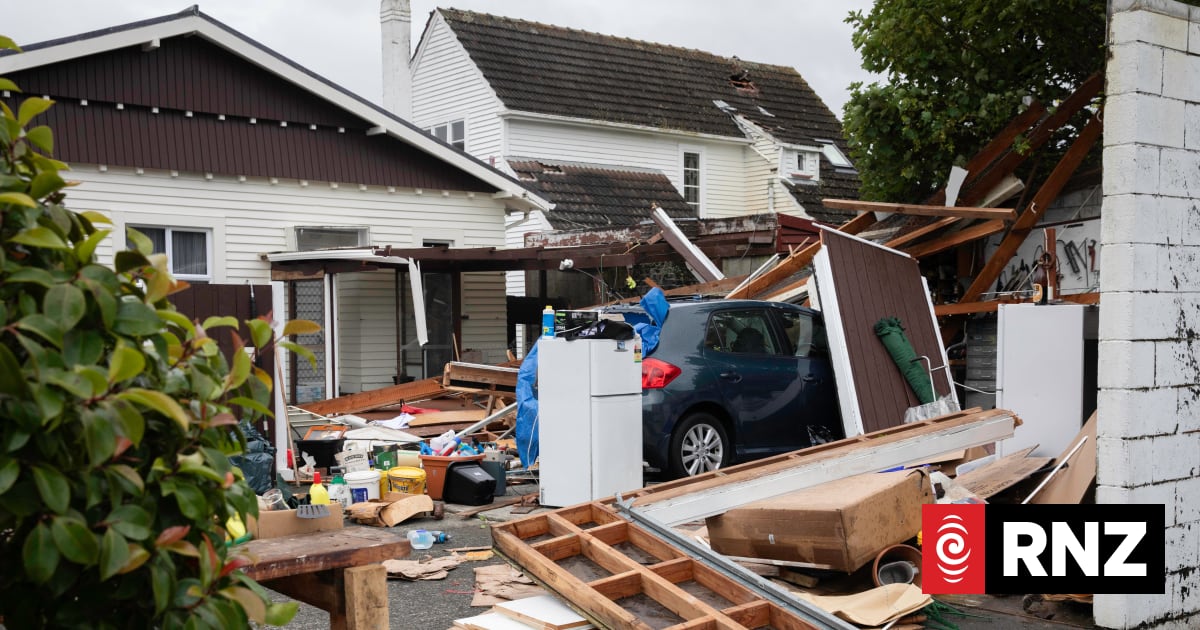 In pictures: Wild weather wreaks havoc across Wellington Region | RNZ