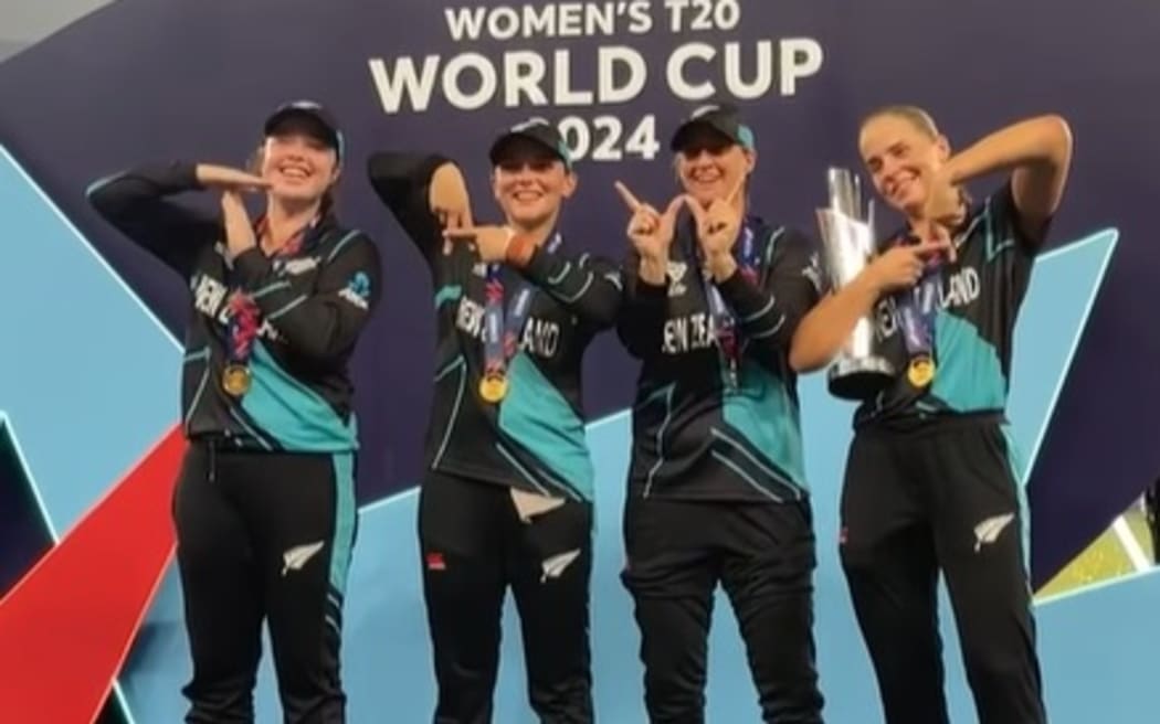 Sophie Devine, Amelia Kerr, Jess Kerr and Georgia Plimmer sign T-A-W-A with their hands after winning the T20 World Cup final.