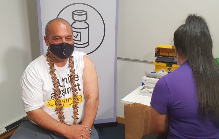 Aupito William Sio gets vaccination