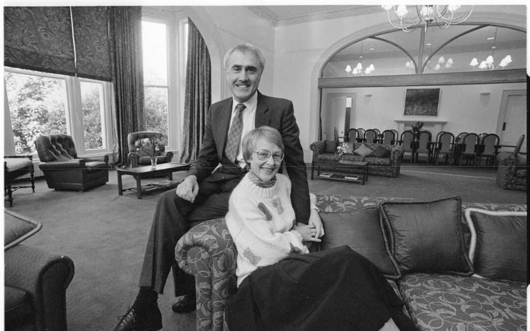Prime Minister Geoffrey Palmer and his wife Margaret, during an 'at home' at Premier House, Tinakori Road, Thorndon, Wellington. Photograph taken 17 July 1990 by Evening Post staff photographer Ross Giblin.