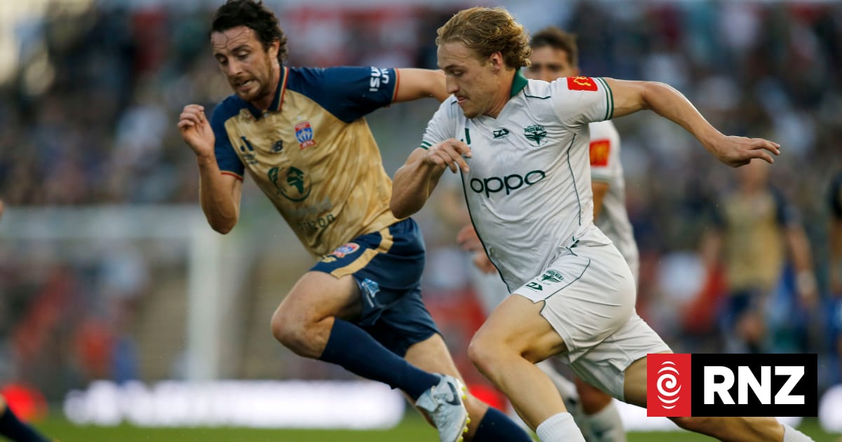 Phoenix crush Newcastle Jets to make it three from three