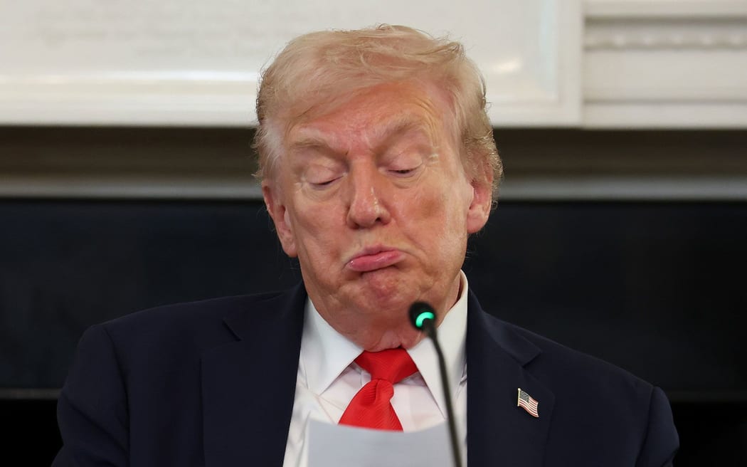 Donald Trump reads a note handed to him by Secretary of State Marco Rubio during a meeting in the White House on 8 October.