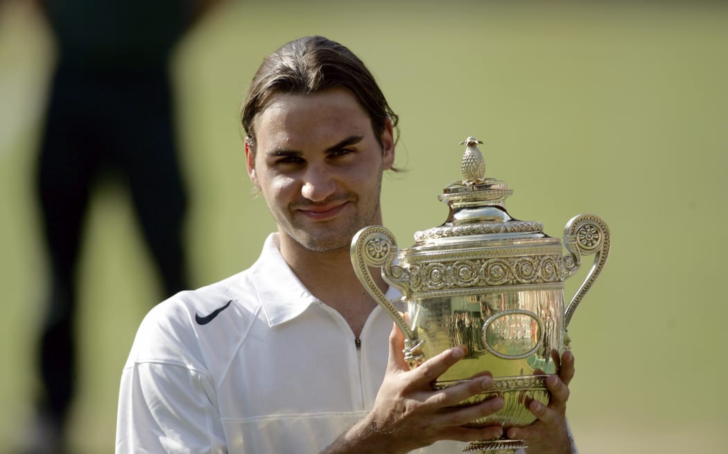 Roger Federer wins the 2004 Wimbledon title.