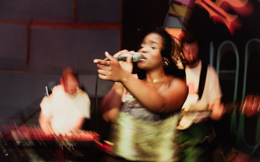 Tusekah performing at Wellington's Rogue and Vagabond during her I've Changed New Zealand tour.