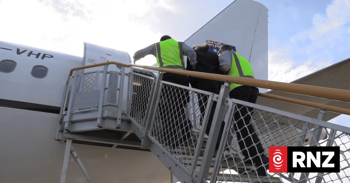 Kiwi exiled from Australia, leaving children behind, after stealing 11 bottles of booze