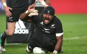 All Blacks Pita Gus Sowakula celebrates his try against Ireland 2022.