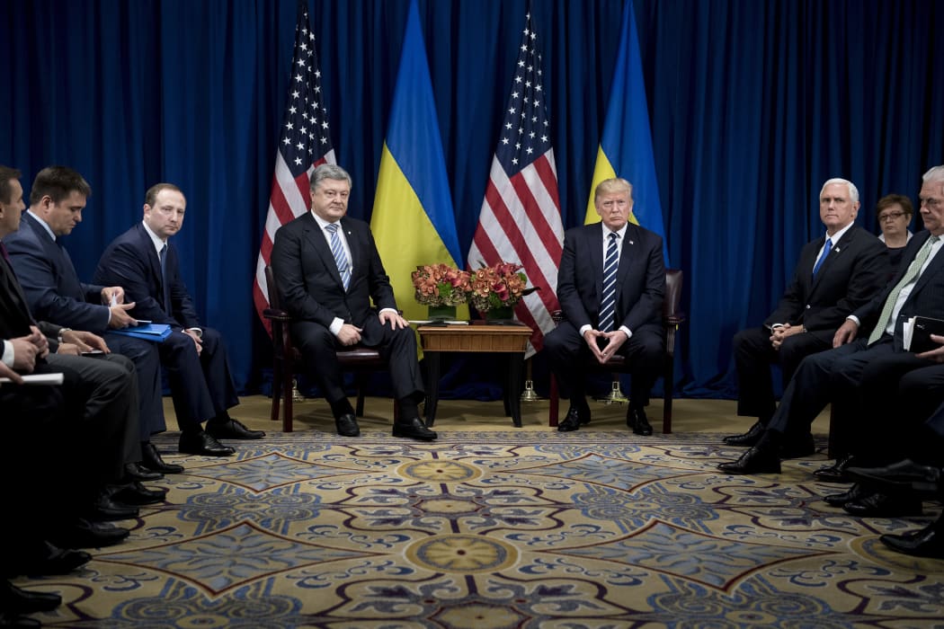 Ukraine's President Petro Poroshenko and US President Donald Trump wait for a meeting at the Palace Hotel during the 72nd United Nations General Assembly September 21, 2017 in New York City. / AFP PHOTO / Brendan Smialowski