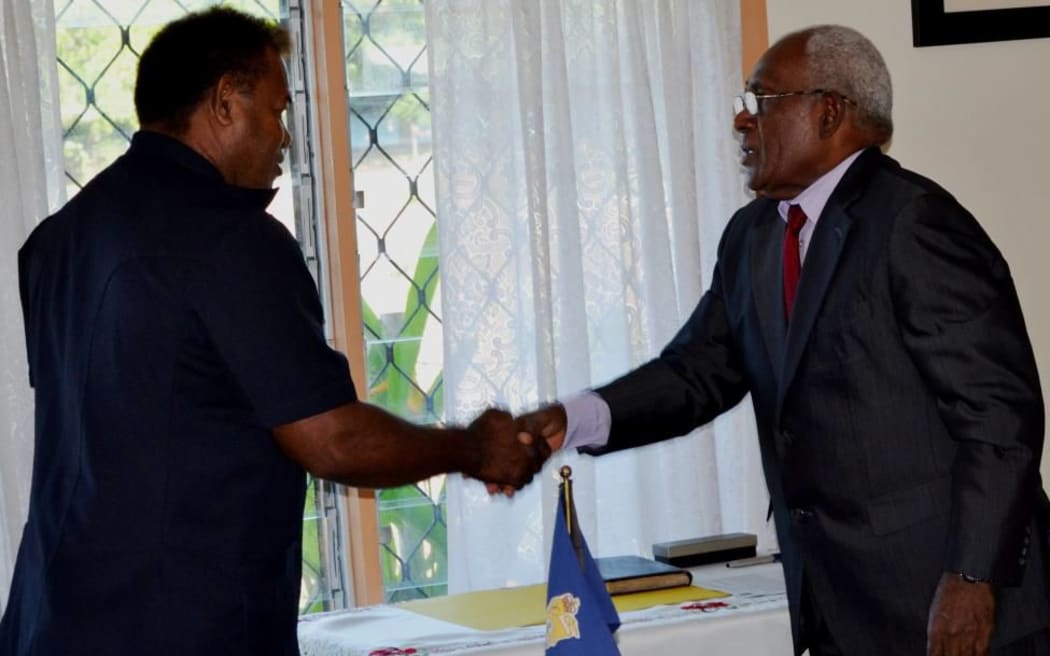 Governor General Sir Frank Ofagiaro Kabui
welcomes the reinstated Minister for Infrastructure Development, Hon Jimmy
Lusibaea. 06-05-2016