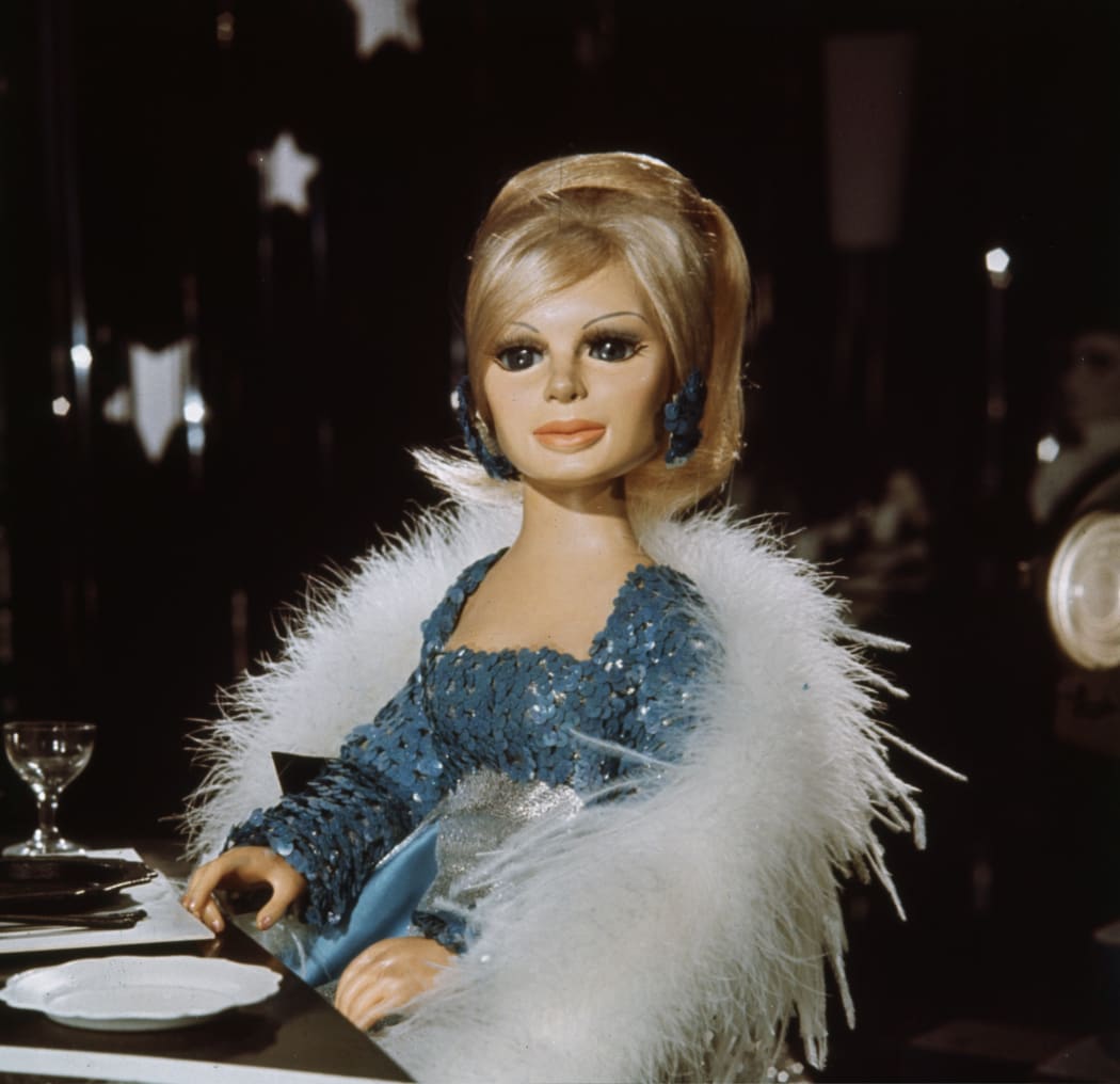 Lady Penelope was voiced by Thunderbirds co-creator Sylvia Anderson, who also designed the puppet's clothes.