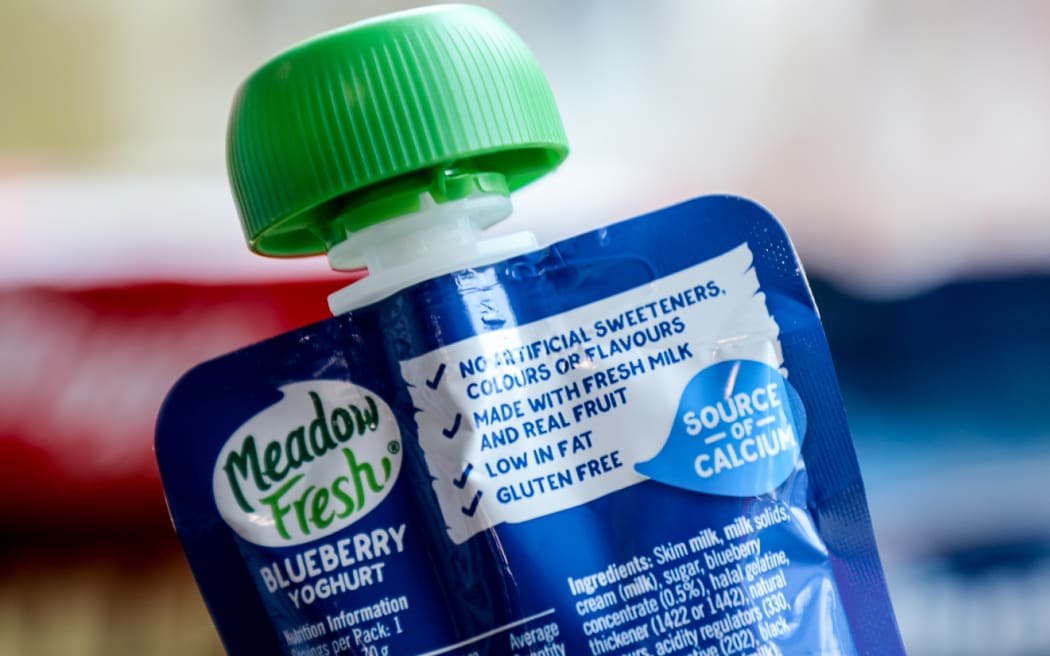 Back side of a blueberry yoghurt package