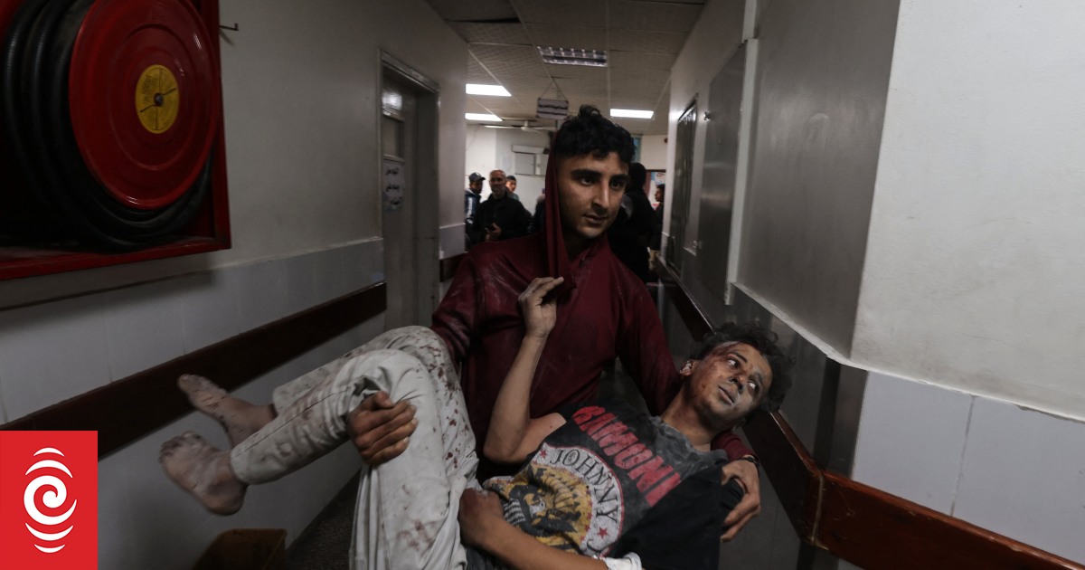 Pacientes y médicos huyen del gran hospital de Rafah en medio de la operación militar israelí
