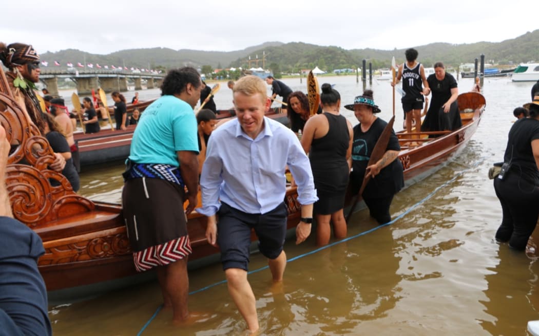 Prime Minister Chris Hipkins, who was wearing formal attire after meeting with Iwi-chairs, rolled up his suit pants to join rangatahi who were waka training at Waitangi on 3 February, 2023.
